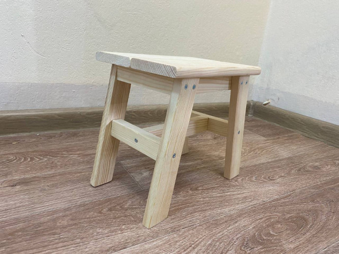 Табурет деревянный в Кургане